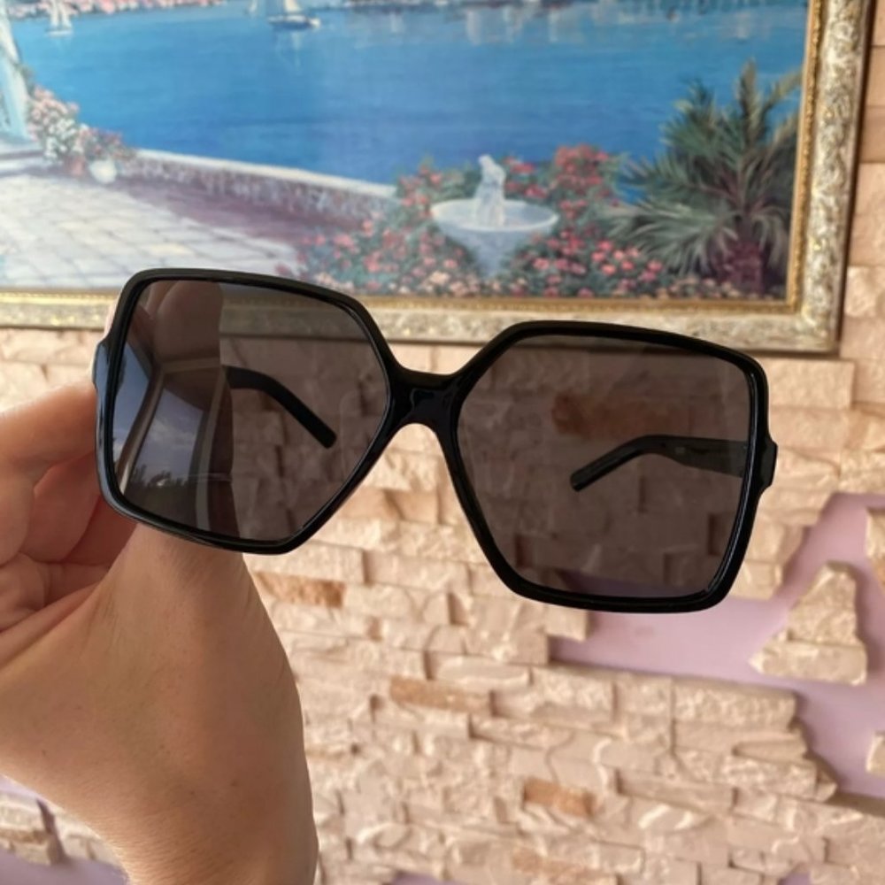 💎✨ Oversized Squared Sunglasses - Picture 2 of 10